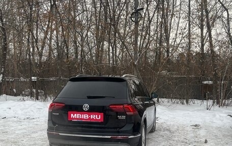 Volkswagen Tiguan II, 2017 год, 2 550 000 рублей, 2 фотография