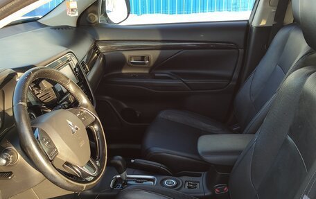 Mitsubishi Outlander III рестайлинг 3, 2016 год, 1 600 000 рублей, 9 фотография