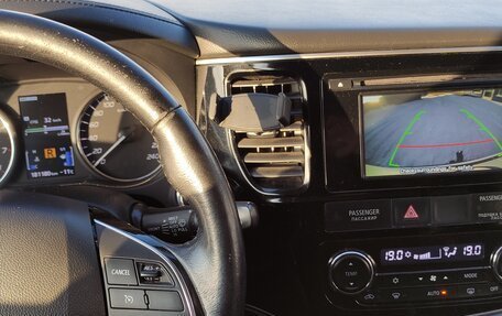 Mitsubishi Outlander III рестайлинг 3, 2016 год, 1 600 000 рублей, 7 фотография