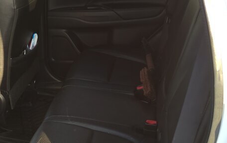 Mitsubishi Outlander III рестайлинг 3, 2016 год, 1 600 000 рублей, 12 фотография