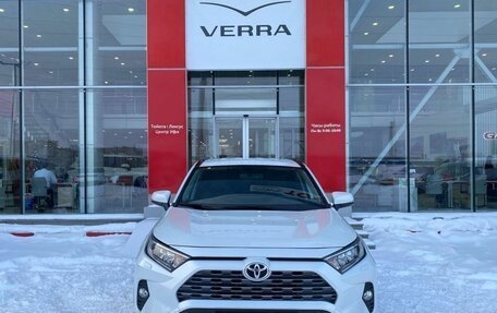 Toyota RAV4, 2022 год, 3 700 000 рублей, 2 фотография