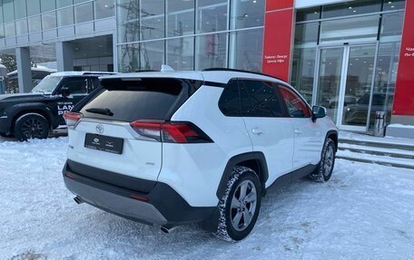 Toyota RAV4, 2022 год, 3 700 000 рублей, 5 фотография