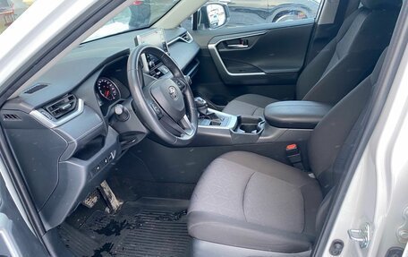 Toyota RAV4, 2022 год, 3 700 000 рублей, 10 фотография