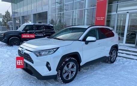 Toyota RAV4, 2022 год, 3 700 000 рублей, 9 фотография