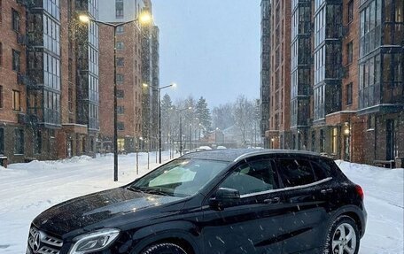 Mercedes-Benz GLA, 2017 год, 1 999 990 рублей, 2 фотография