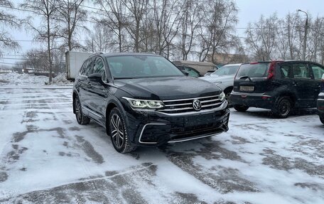 Volkswagen Tiguan II, 2021 год, 4 450 000 рублей, 2 фотография