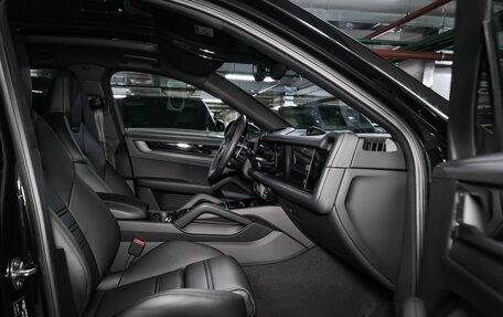 Porsche Cayenne III, 2025 год, 18 000 000 рублей, 26 фотография