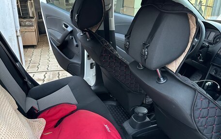 Volkswagen Polo VI (EU Market), 2010 год, 800 000 рублей, 6 фотография