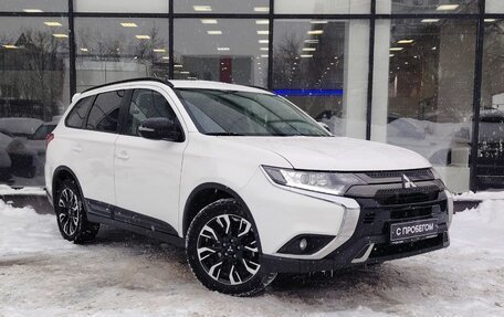 Mitsubishi Outlander III рестайлинг 3, 2021 год, 2 430 000 рублей, 3 фотография