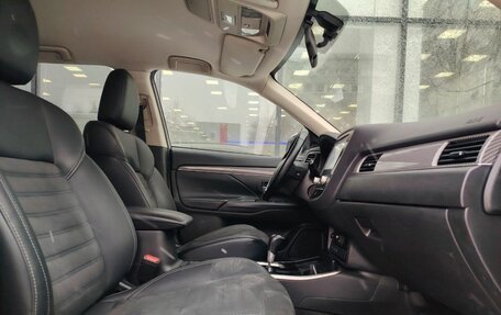 Mitsubishi Outlander III рестайлинг 3, 2021 год, 2 430 000 рублей, 10 фотография