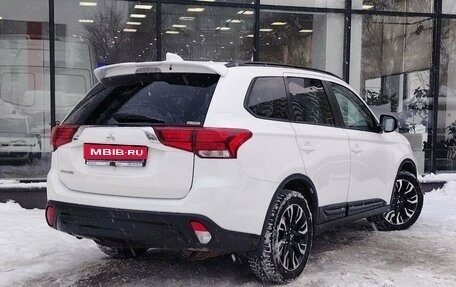 Mitsubishi Outlander III рестайлинг 3, 2021 год, 2 430 000 рублей, 8 фотография