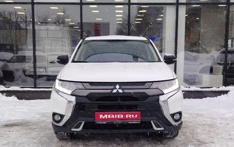 Mitsubishi Outlander III рестайлинг 3, 2021 год, 2 430 000 рублей, 2 фотография