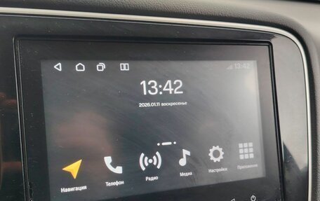 Mitsubishi Outlander III рестайлинг 3, 2021 год, 2 430 000 рублей, 13 фотография