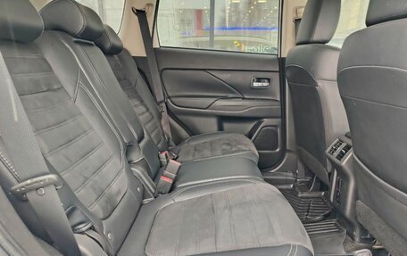 Mitsubishi Outlander III рестайлинг 3, 2021 год, 2 430 000 рублей, 11 фотография