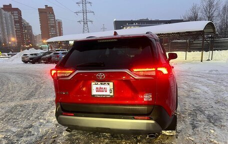 Toyota RAV4, 2021 год, 3 250 000 рублей, 5 фотография