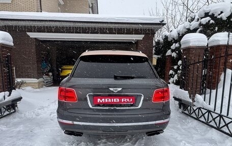 Bentley Bentayga I, 2018 год, 10 500 000 рублей, 8 фотография