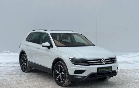 Volkswagen Tiguan II, 2018 год, 3 150 000 рублей, 3 фотография