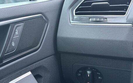 Volkswagen Tiguan II, 2018 год, 3 150 000 рублей, 18 фотография