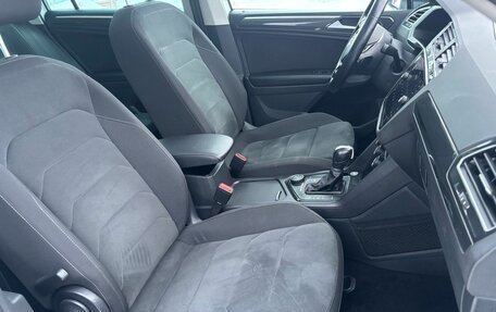 Volkswagen Tiguan II, 2018 год, 3 150 000 рублей, 24 фотография