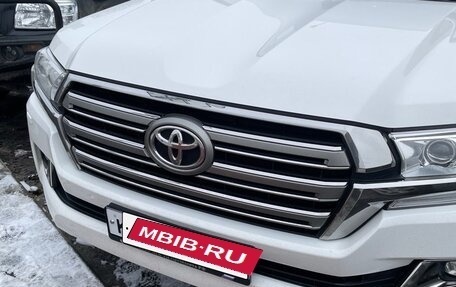 Toyota Land Cruiser 200, 2018 год, 6 200 000 рублей, 2 фотография