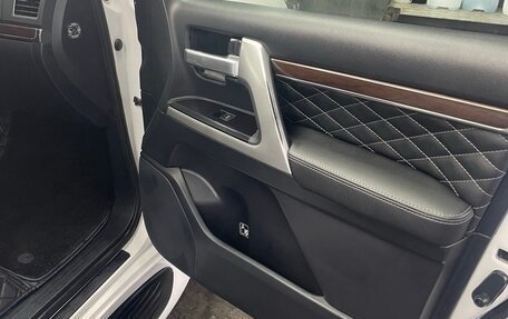 Toyota Land Cruiser 200, 2018 год, 6 200 000 рублей, 7 фотография