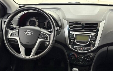 Hyundai Solaris II рестайлинг, 2013 год, 995 000 рублей, 23 фотография