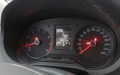 Volkswagen Polo VI (EU Market), 2015 год, 1 000 070 рублей, 21 фотография