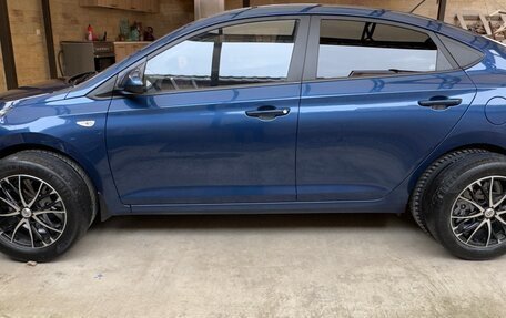 Hyundai Solaris II рестайлинг, 2021 год, 1 900 000 рублей, 5 фотография