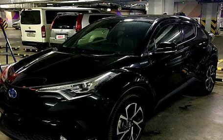 Toyota C-HR I рестайлинг, 2017 год, 2 000 000 рублей, 1 фотография