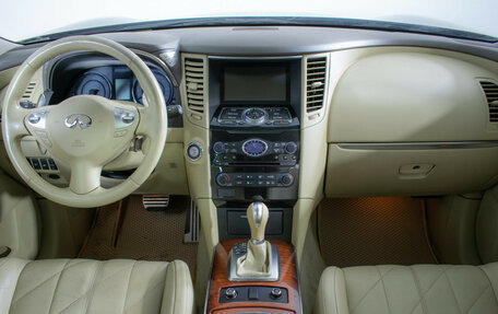 Infiniti QX70, 2015 год, 2 090 000 рублей, 11 фотография