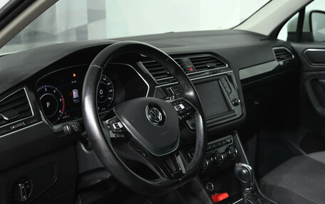 Volkswagen Tiguan II, 2017 год, 3 200 000 рублей, 19 фотография