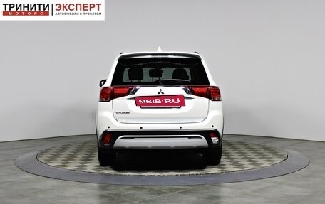 Mitsubishi Outlander III рестайлинг 3, 2022 год, 2 857 000 рублей, 6 фотография