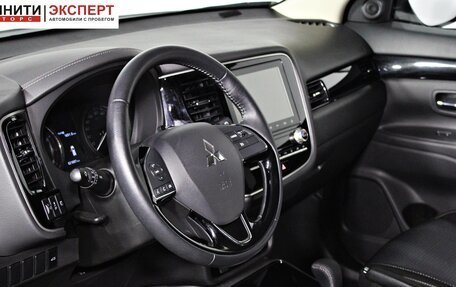 Mitsubishi Outlander III рестайлинг 3, 2022 год, 2 857 000 рублей, 12 фотография