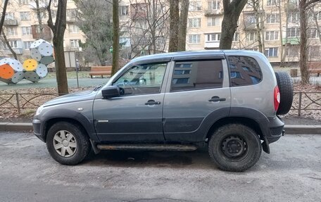 Chevrolet Niva I рестайлинг, 2017 год, 640 000 рублей, 3 фотография