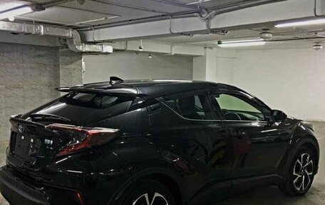 Toyota C-HR I рестайлинг, 2017 год, 2 000 000 рублей, 3 фотография