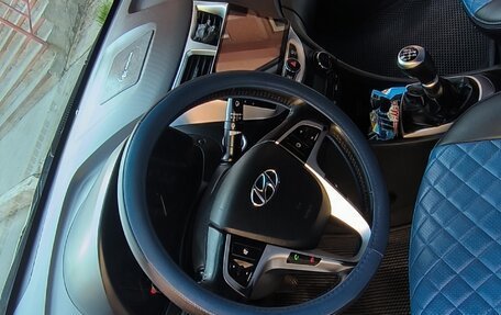 Hyundai Solaris II рестайлинг, 2011 год, 850 000 рублей, 10 фотография