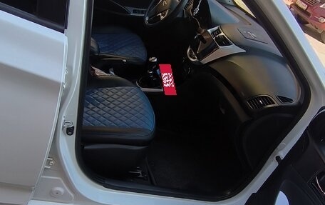 Hyundai Solaris II рестайлинг, 2011 год, 850 000 рублей, 8 фотография