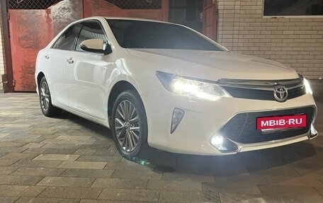 Toyota Camry, 2017 год, 2 355 000 рублей, 1 фотография