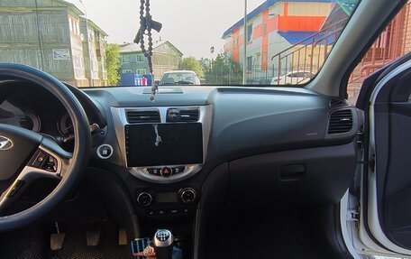 Hyundai Solaris II рестайлинг, 2011 год, 850 000 рублей, 12 фотография