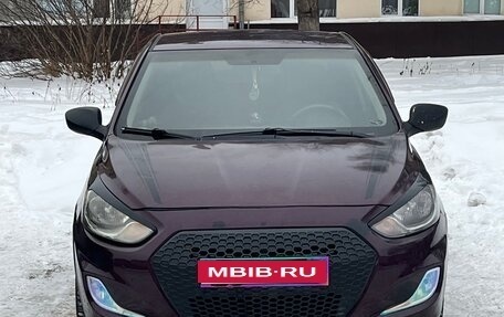 Hyundai Solaris II рестайлинг, 2011 год, 650 000 рублей, 1 фотография
