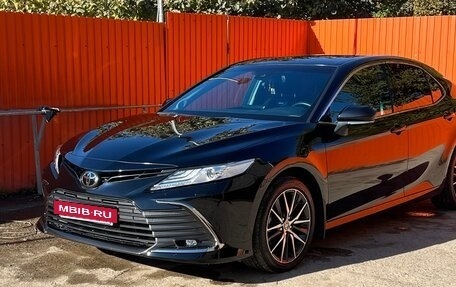 Toyota Camry, 2021 год, 3 290 000 рублей, 5 фотография