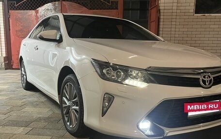 Toyota Camry, 2017 год, 2 355 000 рублей, 3 фотография