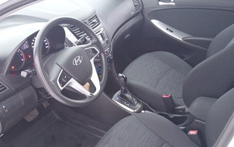 Hyundai Solaris II рестайлинг, 2015 год, 1 200 000 рублей, 10 фотография