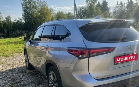 Toyota Highlander, 2021 год, 4 950 000 рублей, 1 фотография