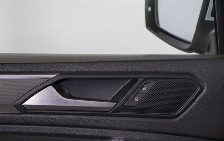 Volkswagen Tiguan II, 2018 год, 2 395 000 рублей, 16 фотография