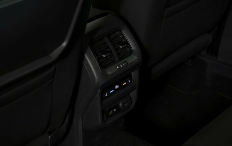 Volkswagen Tiguan II, 2018 год, 2 395 000 рублей, 17 фотография