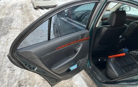 Toyota Avensis III рестайлинг, 2004 год, 500 000 рублей, 8 фотография