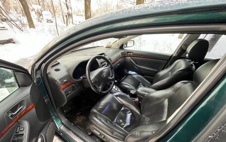 Toyota Avensis III рестайлинг, 2004 год, 500 000 рублей, 3 фотография