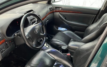 Toyota Avensis III рестайлинг, 2004 год, 500 000 рублей, 4 фотография