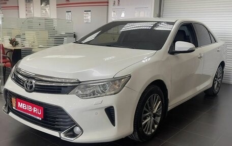 Toyota Camry, 2017 год, 2 140 000 рублей, 2 фотография